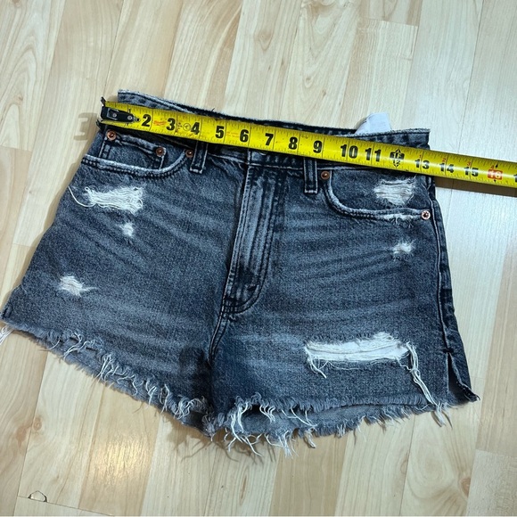 Abercrombie & Fitch Women’s Black Wash Distressed Annie High Rise Short Size0/25 - Picture 2 of 5